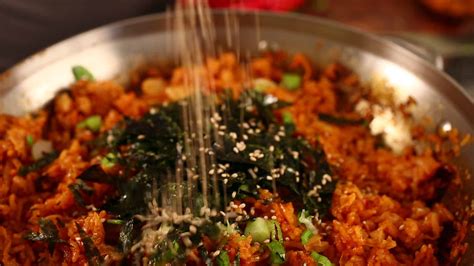 Kimchi fried rice (Kimchi-bokkeumbap) recipe - Maangchi.com