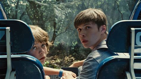 Foto de Nick Robinson - Jurassic World : Foto Ty Simpkins, Nick ...