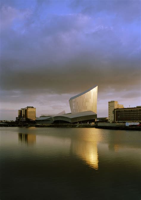 Imperial War Museum North - Libeskind