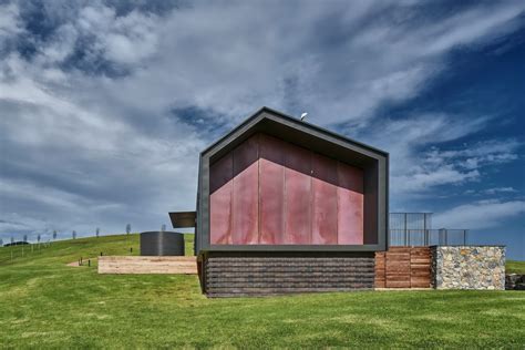 Dugout | Shelter with Wavy Roof by SBM studio | Wowow Home Magazine