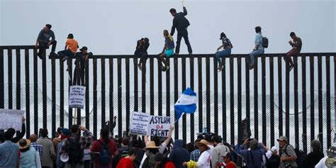 Caravan asylum-seekers heading toward showdown as US officials say ...