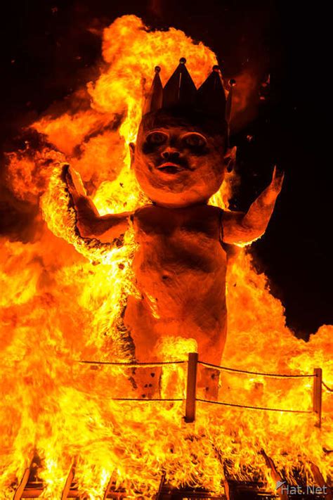 Temple burn, burn fire : Burning Man