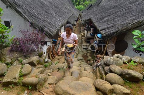 RUMAH ADAT KAMPUNG NAGA TASIKMALAYA | ANTARA Foto