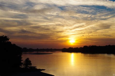 River Sunset | Sun is setting over Vistula river in Torun, P… | Flickr