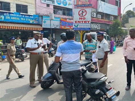 Tamil Nadu: Drunken policemen ram police jeep into parked vehicles on ...