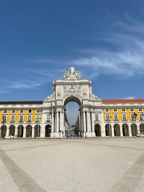 Ancient Museum Building on Square · Free Stock Photo