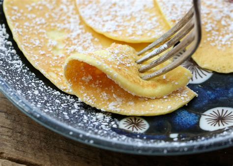 2-Ingredient Cream Cheese Pancakes