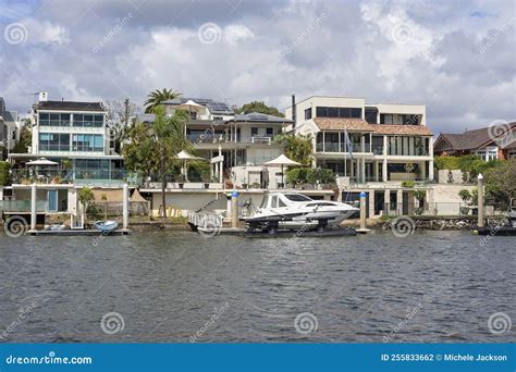 Waterfront Luxury Residences on the Brisbane River Australia Editorial ...