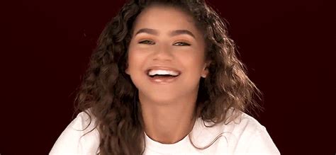 Zendaya sourire - image animée GIF