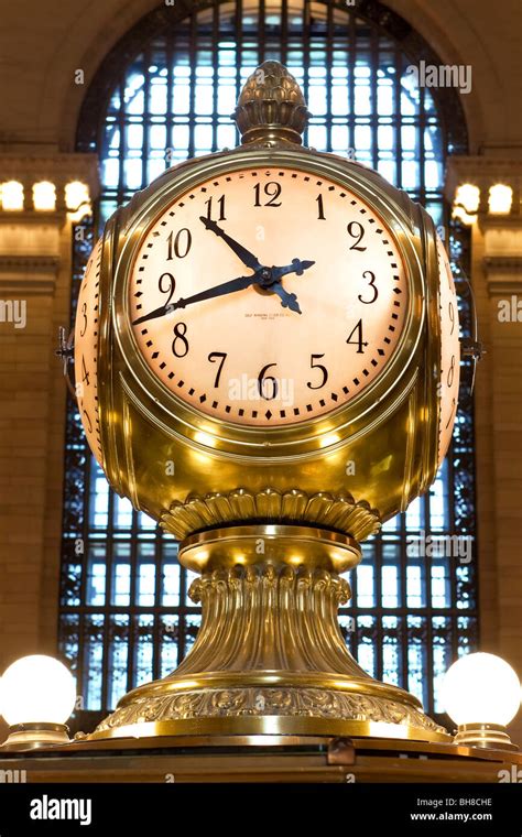 Clock grand central new york hi-res stock photography and images - Alamy