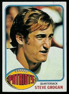 Steve Grogan rookie card - 1976 Topps #376 - Vintage Football Card Gallery