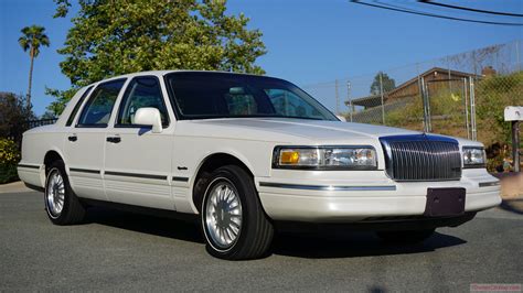 Lincoln Town Car II 1989 - 1997 Sedan :: OUTSTANDING CARS