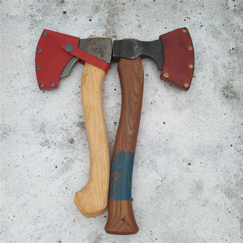 A review of two wood carving axes - Carolina's Sloyd