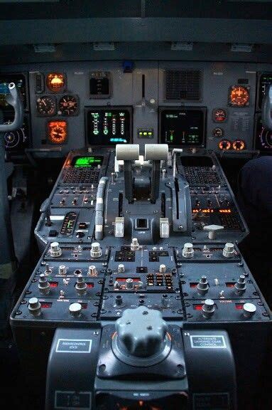 KLM Fokker 70 Cockpit | Aviation airplane, Aviation training ...