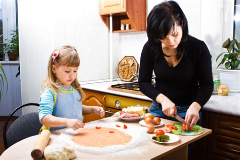 Fun lunchtime learning activities for your preschooler