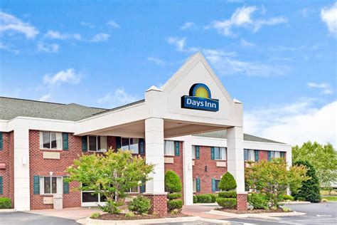 Days Inn & Suites by Wyndham Siler City | Siler City, NC Hotels