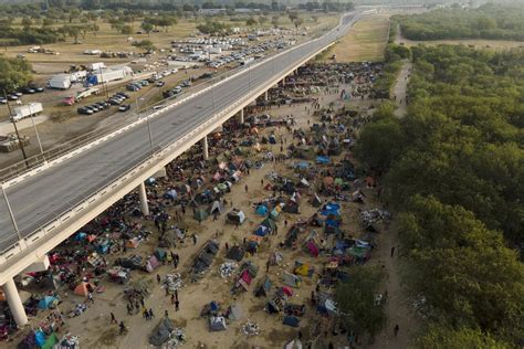 Officials: Many Haitian migrants are being released in US | AP News