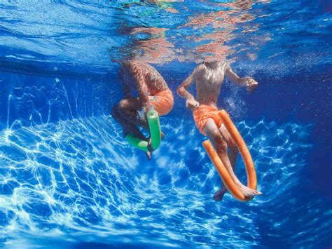 35 Best Swimming Pool Games for Kids (Fun & Easy Ways to Play)