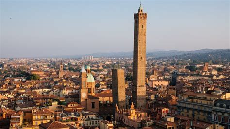 Bologna's leaning tower sealed off over fears it could collapse - BBC News