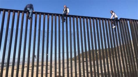 Mexican congressman climbs U.S. border fence to illustrate that Trump's ...