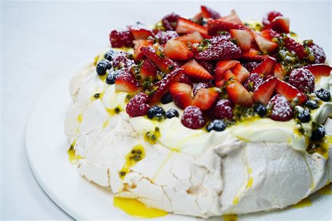 australian pavlova dessert