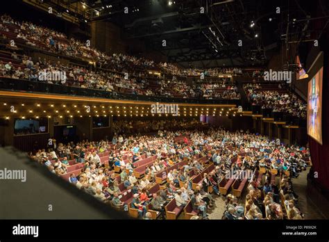 Grand ole opry stage nashville hi-res stock photography and images - Alamy