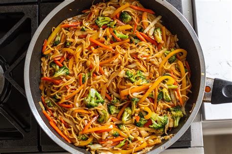 One-Pot Veggie Yakisoba Recipe - Momsdish