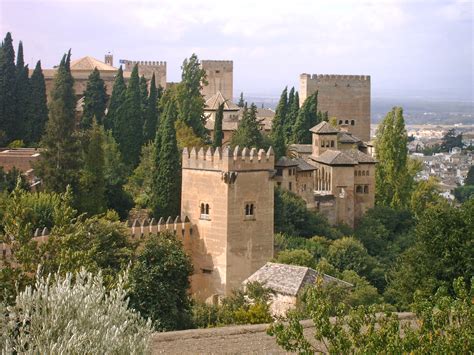 File:Alhambradesdegeneralife.jpg - Wikimedia Commons