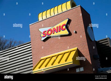 Sonic restaurant logo hi-res stock photography and images - Alamy