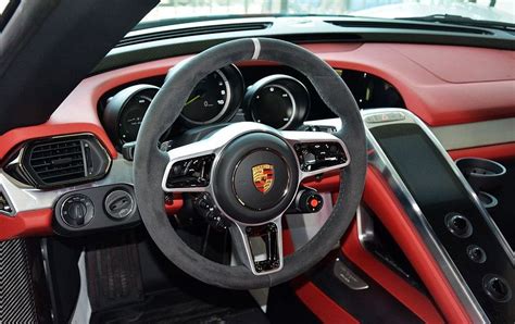 Porsche 918 Spyder - Interior photos of.