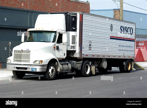 A 10 wheeler delivery Truck unloading Stock Photo - Alamy