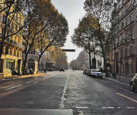 Boulevard Haussmann on an early Saturday : r/paris