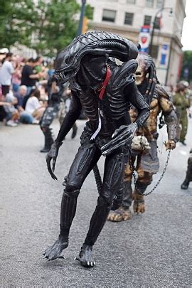 Alien vs Predator Costumes Pictures Gallery | Famous Costumes Gallery