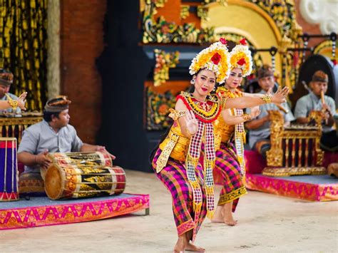 Sejarah Tari Pendet Berasal dari Bali serta Pola Lantai dan Propertinya ...