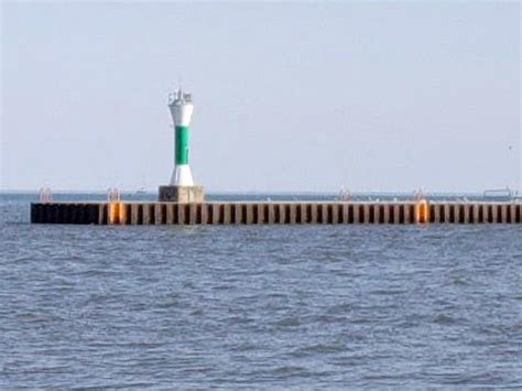 Watch Lake Michigan Waves Topple Manitowoc Lighthouse | Across ...