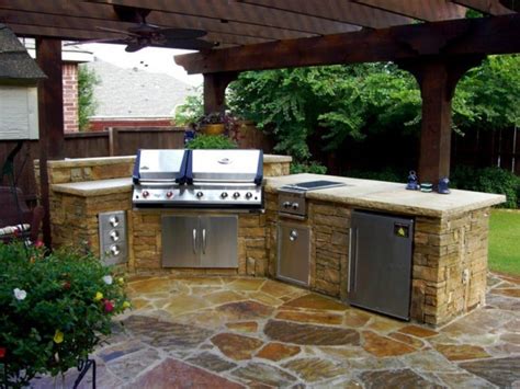 40 Outdoor Kitchen Pergola Ideas for Covered Backyard Designs