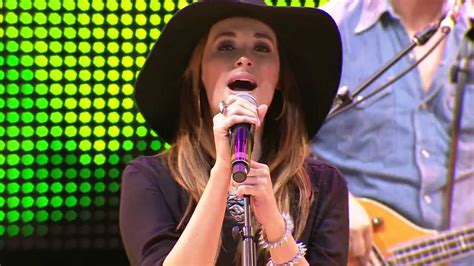 Kacey Musgraves - Step Off / Three Little Birds (Live at Farm Aid 2013 ...