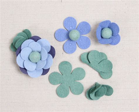 Simple Felt Flowers, Free Pattern! | Benzie Design | Felt crafts ...