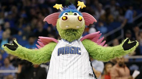 Magic mascot renews rivalry with Robin Lopez | NBA.com