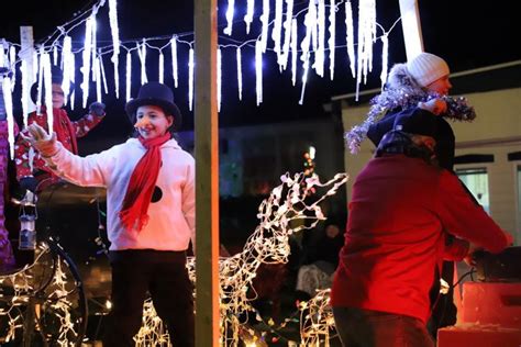 PHOTO GALLERY: Washington Holiday Parade of Lights showers city in ...