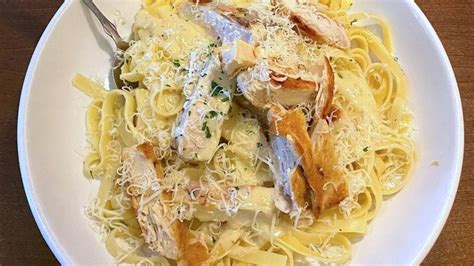 Olive Garden Chicken Alfredo: What To Know Before Ordering