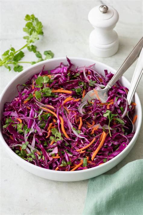 Red cabbage and carrot salad with vinaigrette - Karinokada