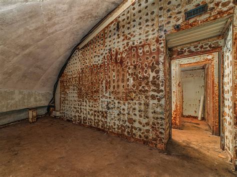 20 photos of abandoned bunkers in the US that hint at the country's ...