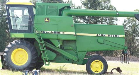 Farm Equipment For Sale: John Deere 7720 Combine