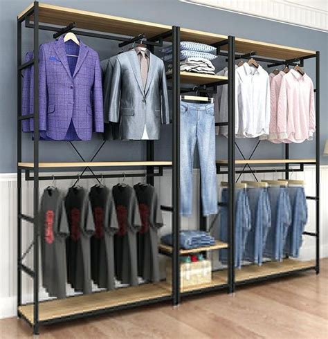 retail garment wall display | Design de loja, Ideias para o closet ...