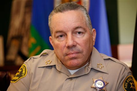 Supervisores de Los Ángeles piden la renuncia del sheriff Alex ...