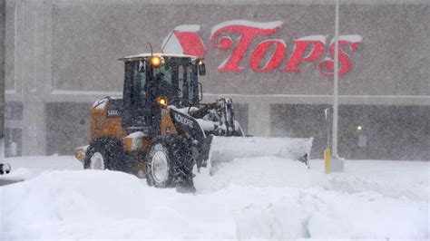 Heavy snowfall in New York leaves communities under a layer of snow of ...