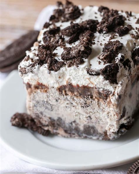 Oreo Ice Cream Cake {Just 5 Ingredients!} | Lil' Luna