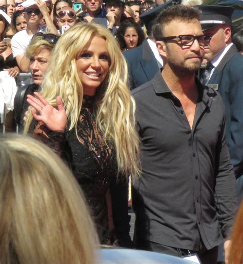 Britney Spears' Manager Larry Rudolph Resigns After 25 Years | SPIN1038