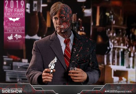 Two-Face / Harvey Dent Sixth Scale Figure by Hot Toys Movie Masterpiece ...